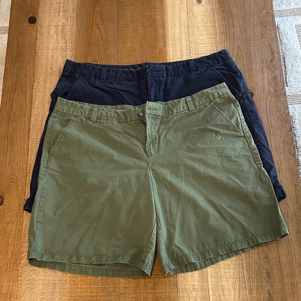 Bundle of 2 GAP Women's Green and Navy Shorts